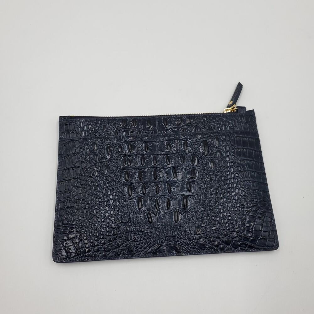 Vicenzo Leather Textured Wristlet Pouch in Blue